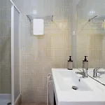 Cozy 2br In With Balcony, By Hopstays