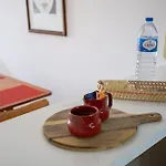 Apartment Cozy 2br In With Balcony, By Hopstays *