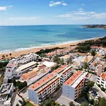 Cozy 2br In With Balcony, By Hopstays *