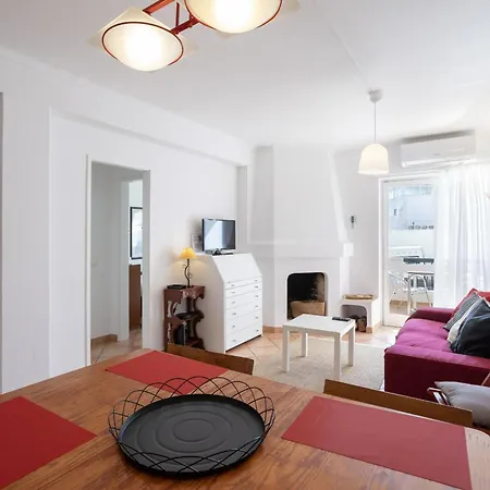 Apartment Cozy 2br In With Balcony, By Hopstays *