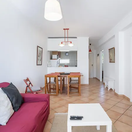 Cozy 2br In With Balcony, By Hopstays * Αλμπουφέιρα