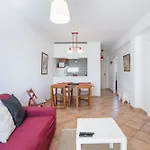 Cozy 2br In With Balcony, By Hopstays * البوفيرا
