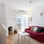 Cozy 2br In With Balcony, By Hopstays * البوفيرا
