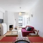 Cozy 2br In With Balcony, By Hopstays شقة البوفيرا