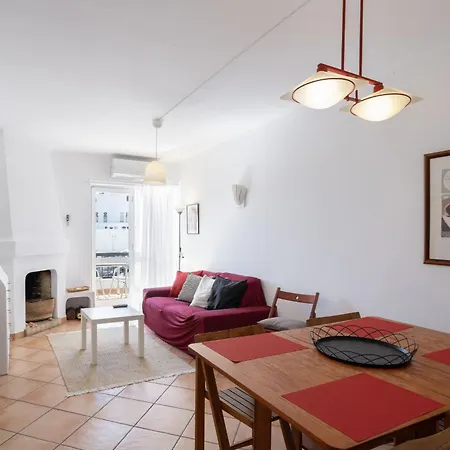 Cozy 2br In With Balcony, By Hopstays Appartement
