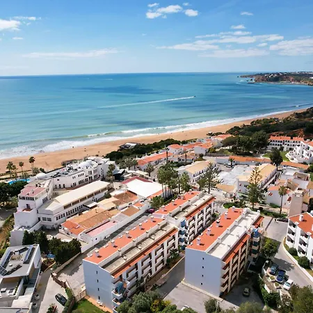 Cozy 2br In With Balcony, By Hopstays *