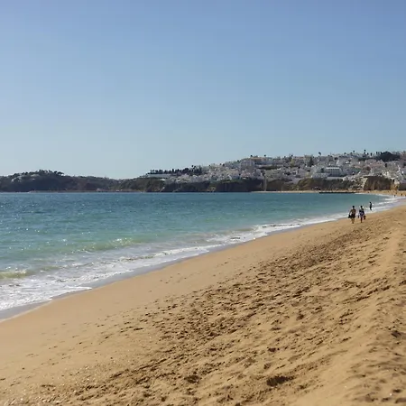 Cozy 2br In With Balcony, By Hopstays *